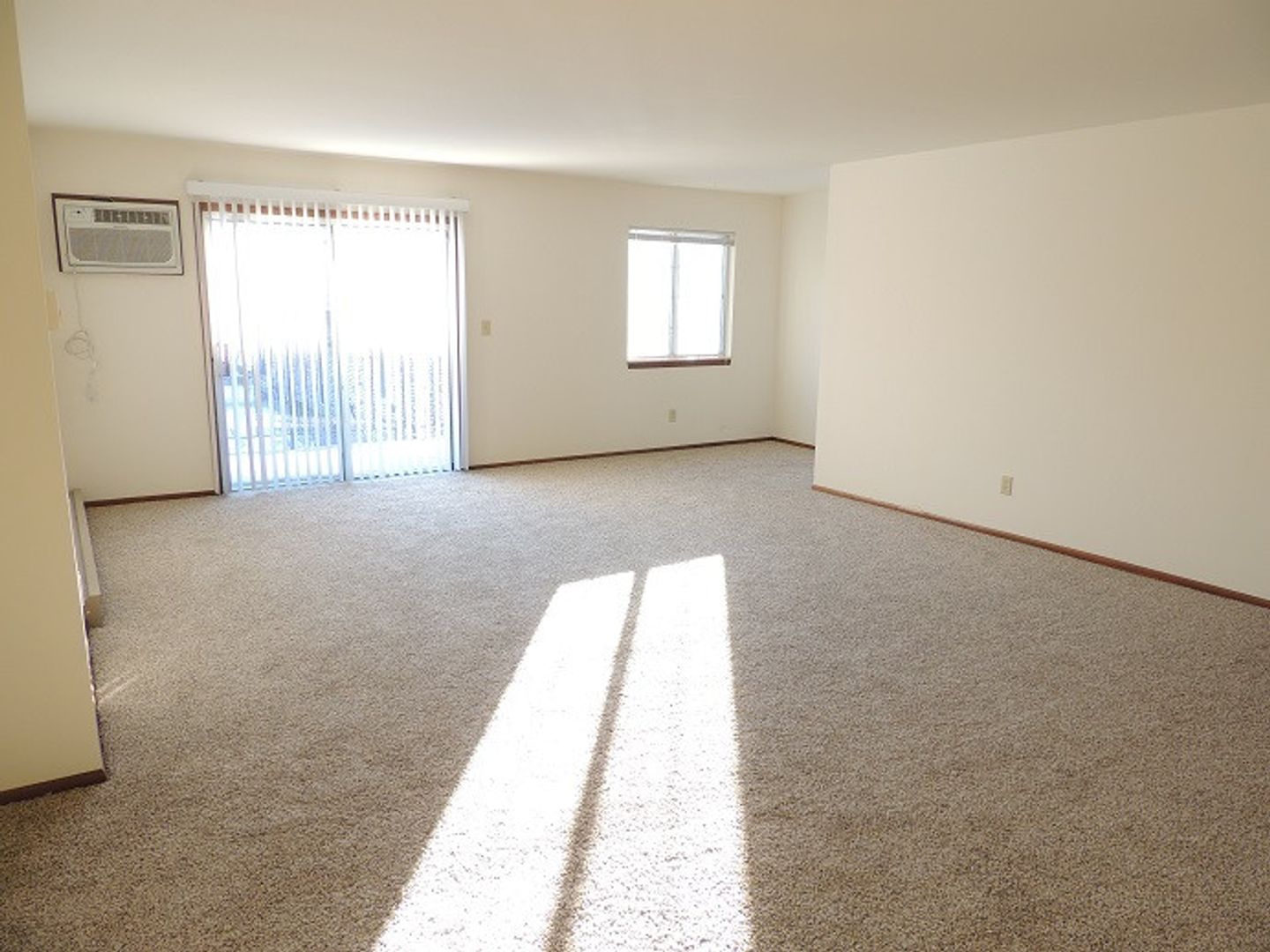 Hartland Apartment: 716-730 Mansfield Court