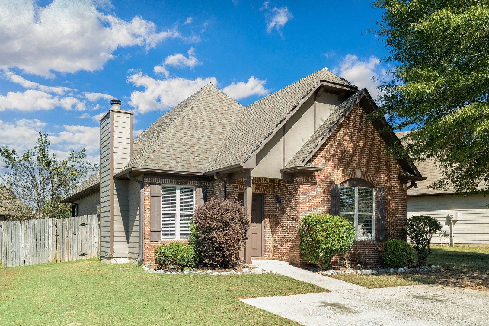 Moody House: 2118 Adkins Pl