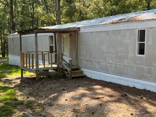 3 Bedroom 2 Bath Mobile Home in Clinton City Limits