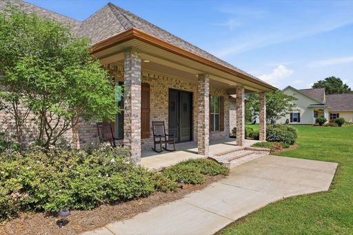 Fully Furnished Luxury Executive Estate on 4.3 Acres in Brandon – Private, Custom Home with Premium Features – photo 1