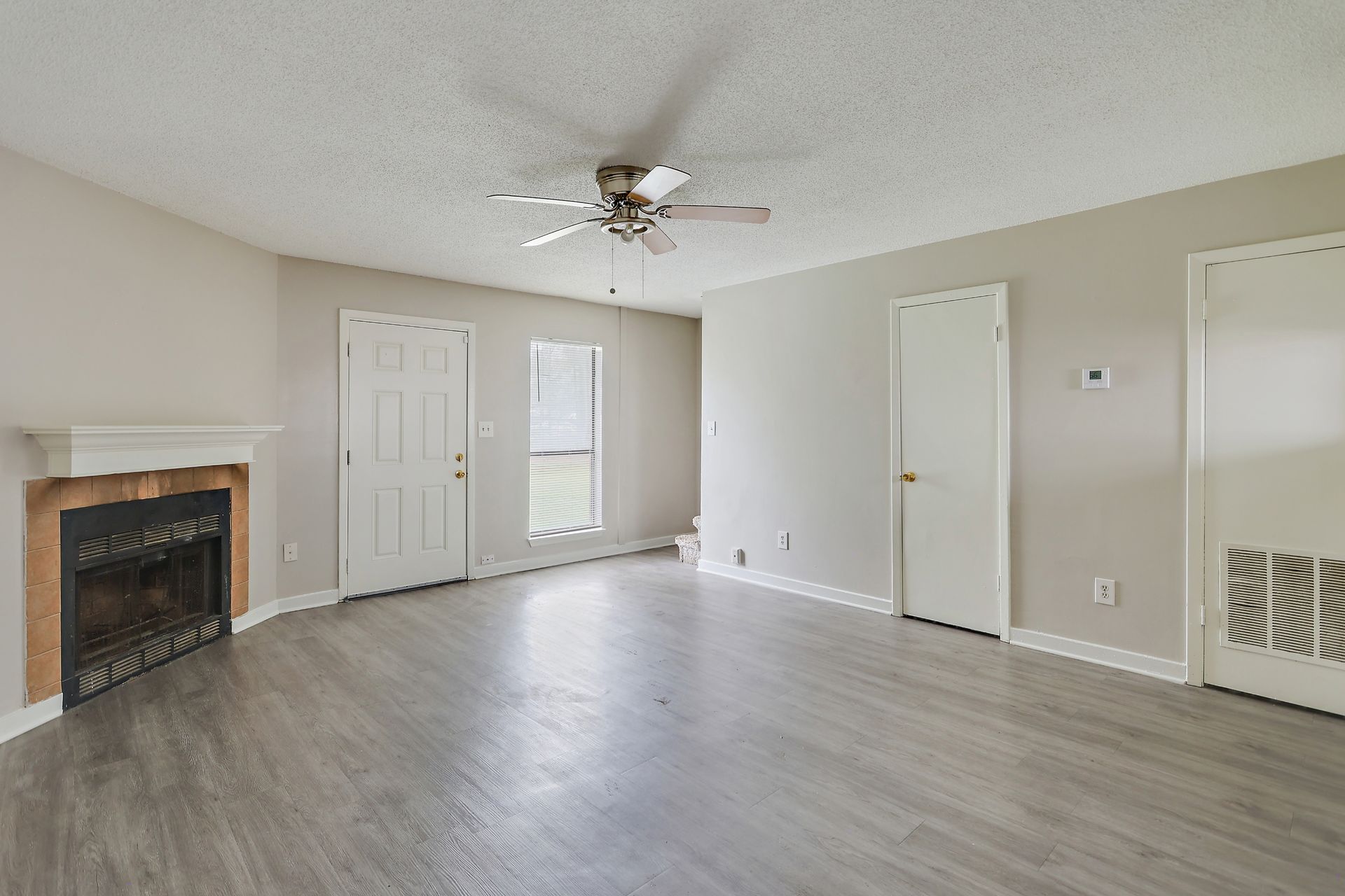 Pearl Apartment: 2932 Highway 468