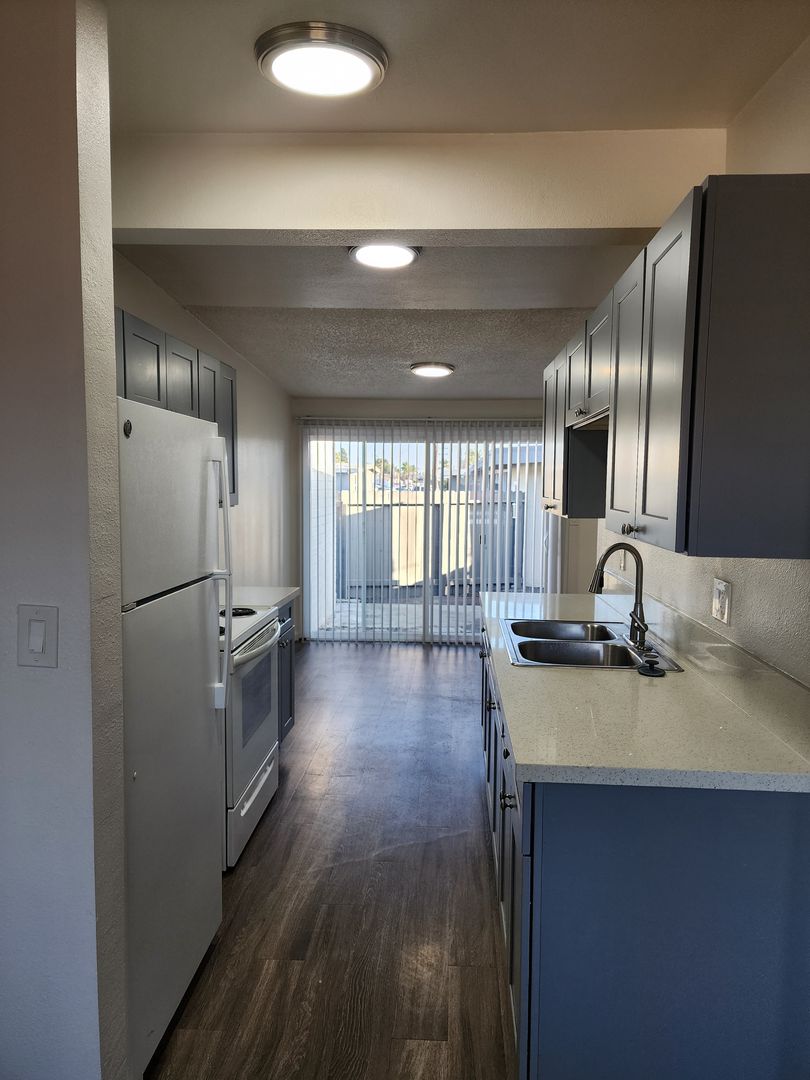 Chula Vista Apartment: 564-588 J St
