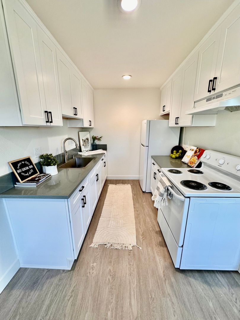 Escondido Apartment: 345 E Park Ave