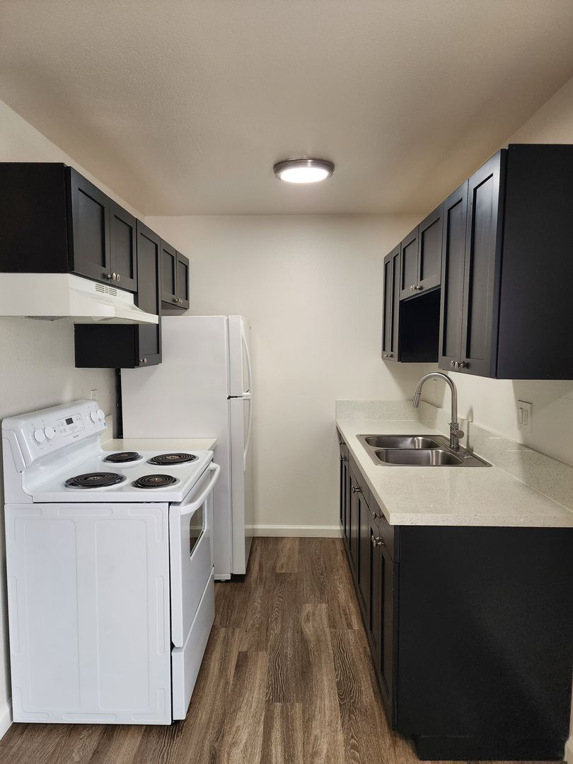 National City Apartment: 2039 L Ave