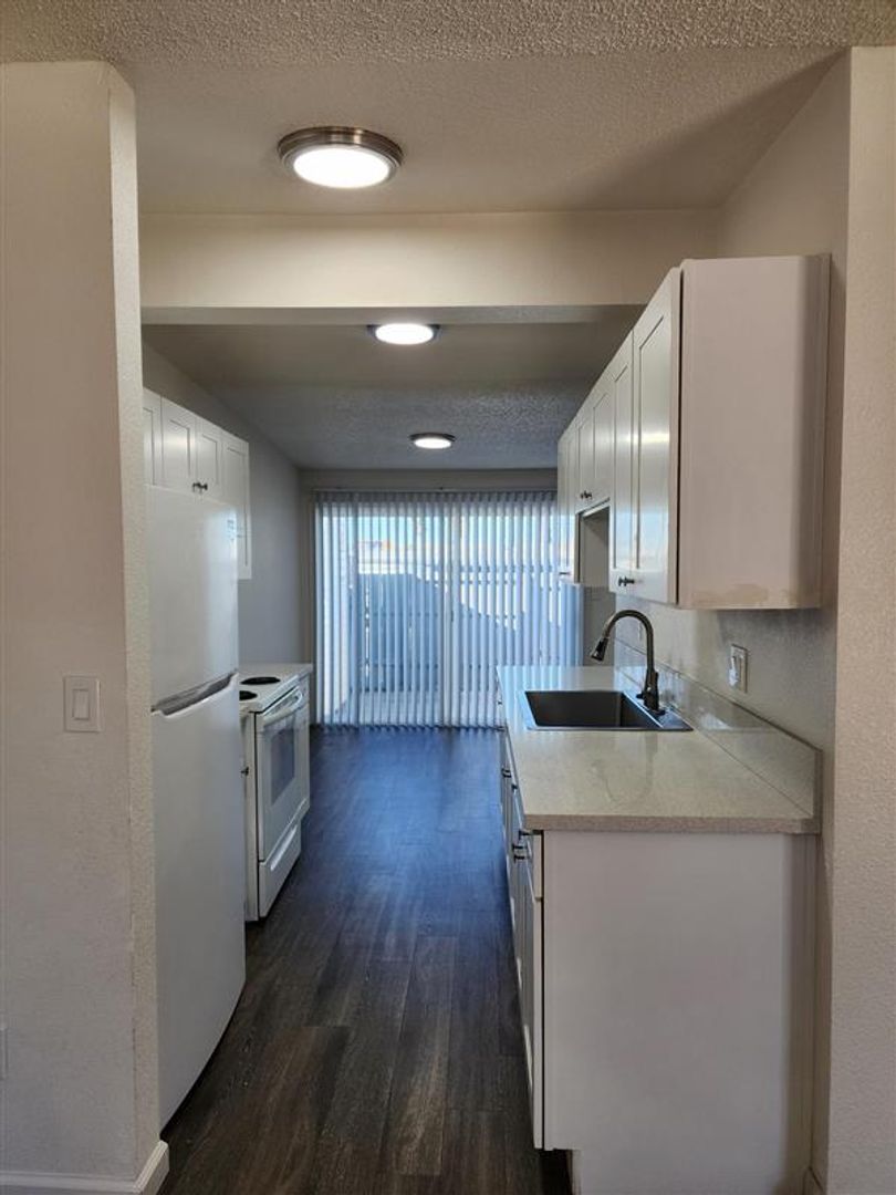 Chula Vista Apartment: 564-588 J St