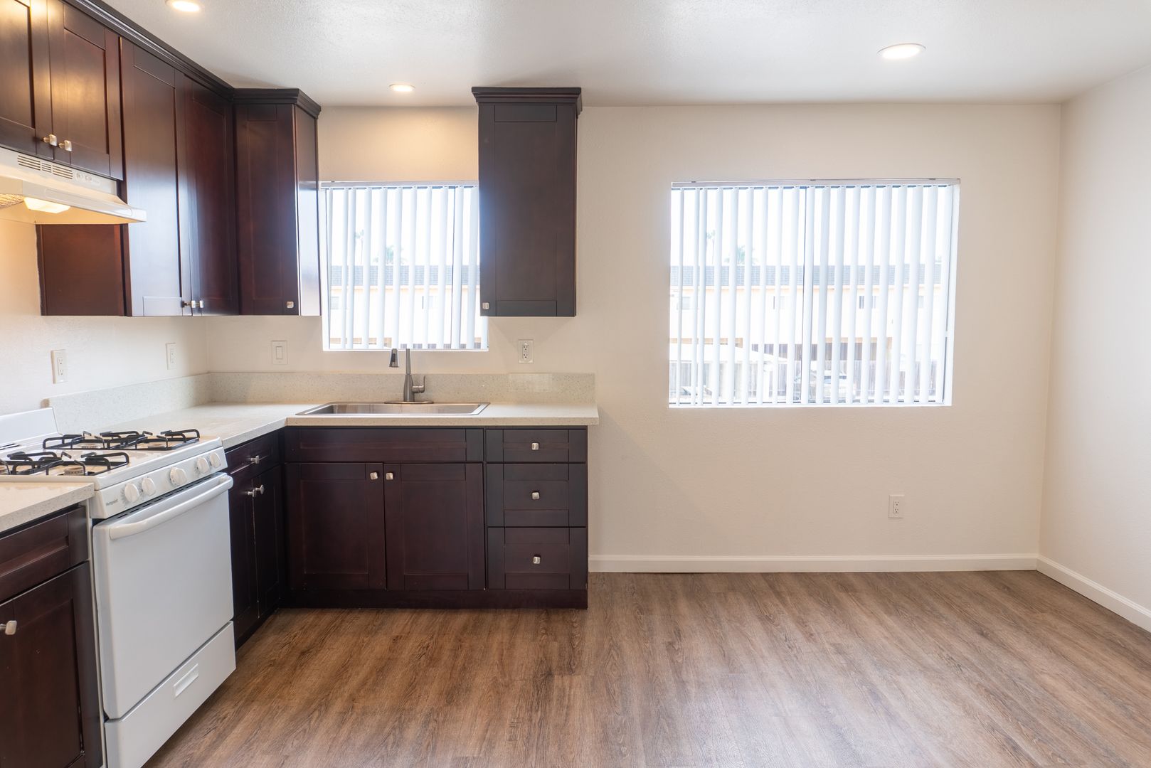 Imperial Beach Apartment: 1441 13th St