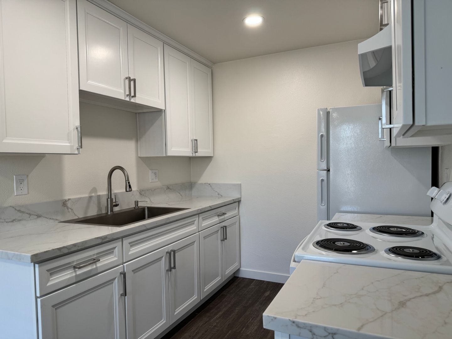 Escondido Apartment: 460 E Mission Ave