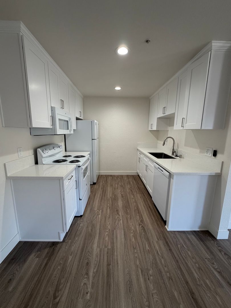Vista Apartment: 920 Sycamore Ave