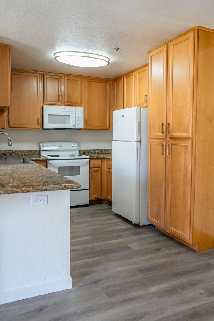 Vista Apartment: 920 Sycamore Ave