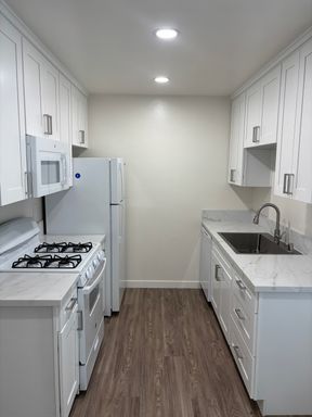 2 bed, 1 bath – photo 1