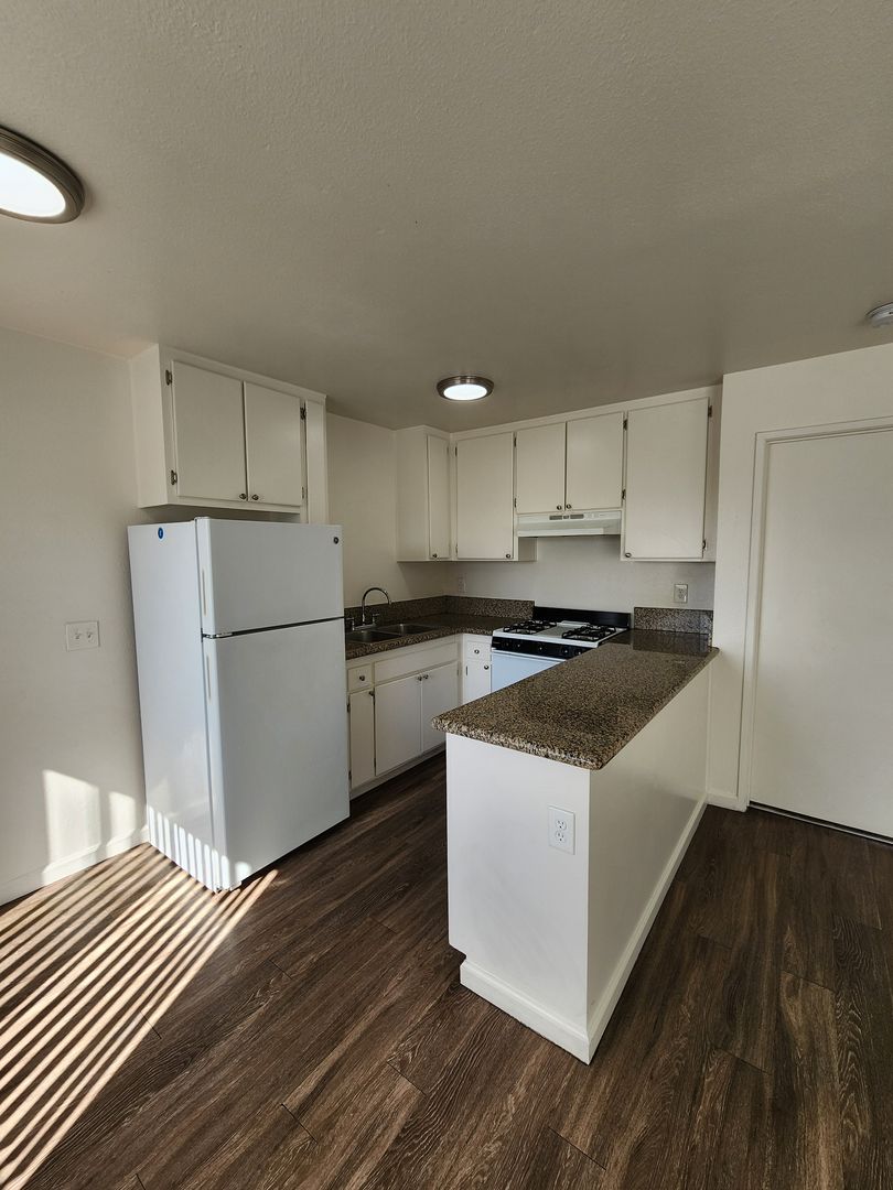 San Ysidro Apartment: 2313-19 E Beyer Blvd