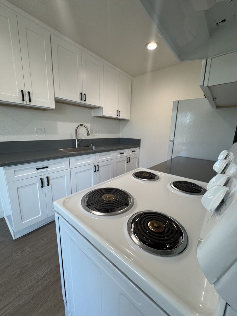 Escondido Apartment: 460 E Mission Ave