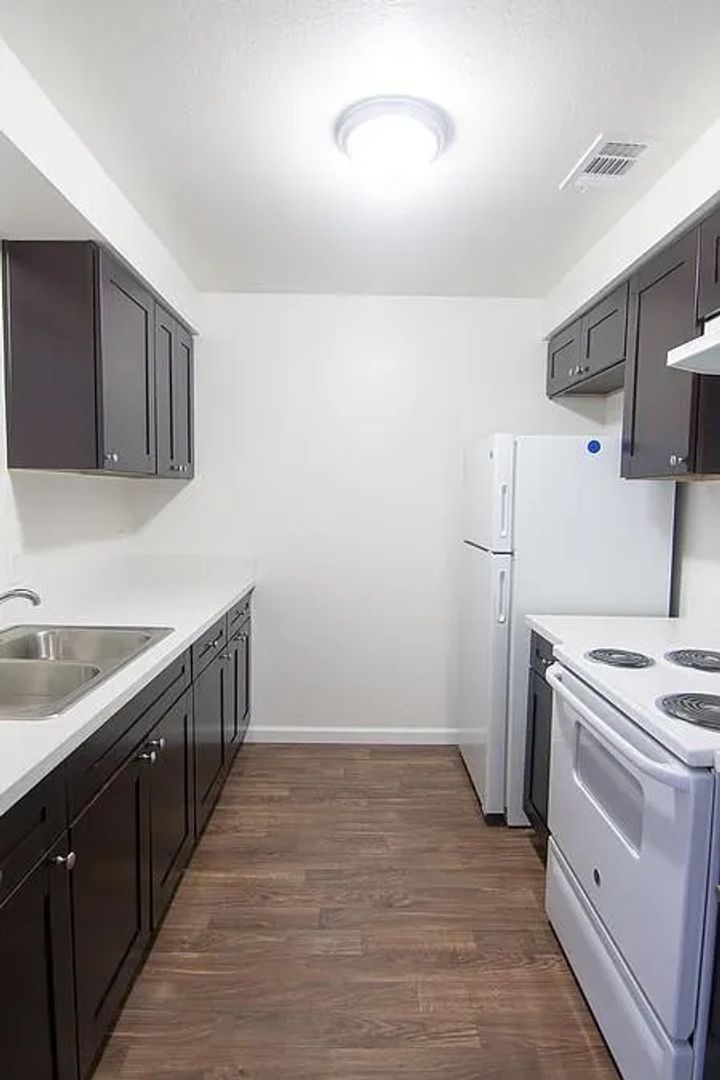 Vista Apartment: 171-180 Nettleton Rd