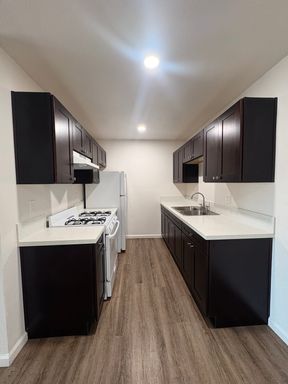 2 Bed, 1 Bath Apartment – photo 1