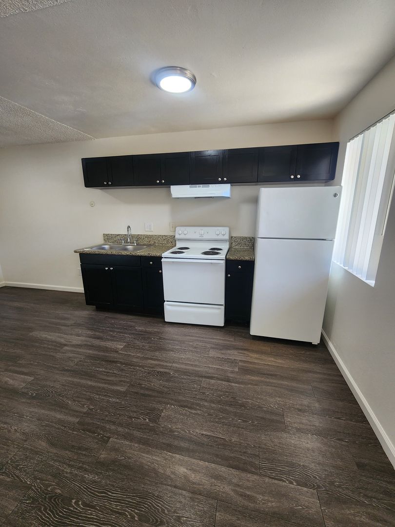 National City Apartment: 2039 L Ave