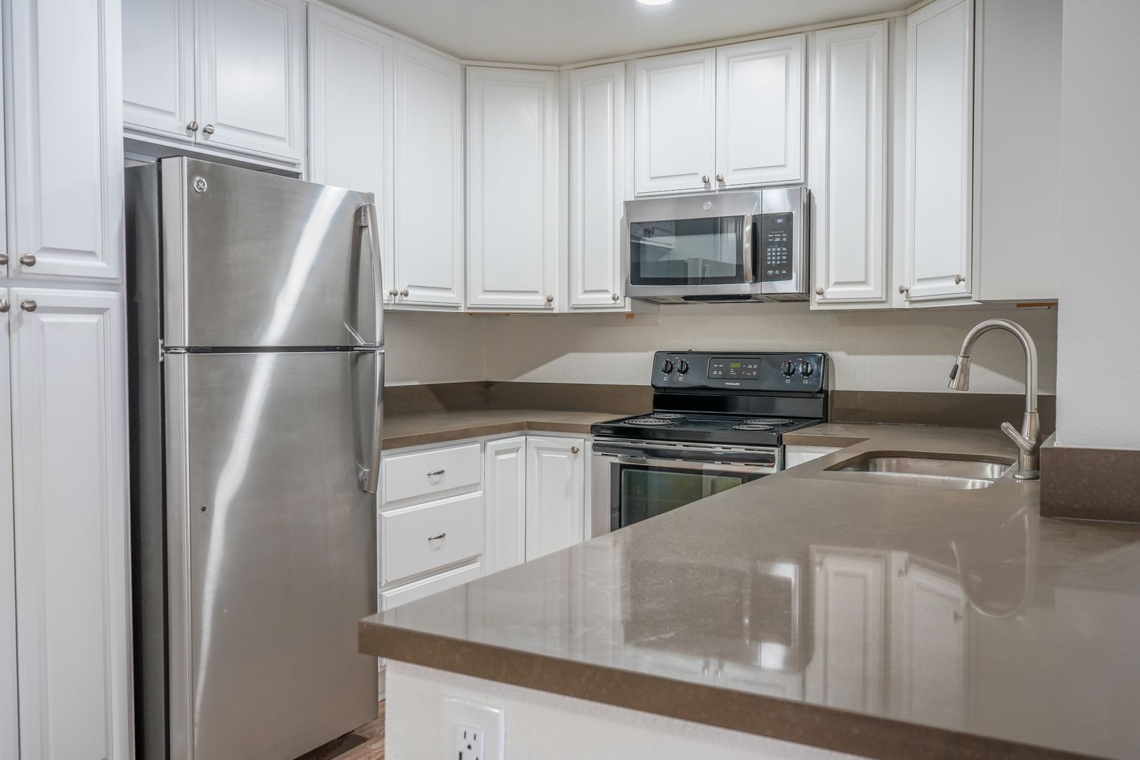 Vista Apartment: 920 Sycamore Ave