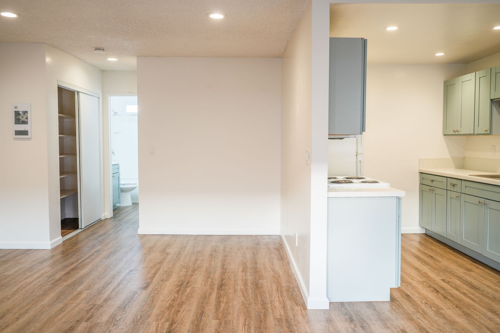 San Diego Apartment: 1530 Chalcedony St