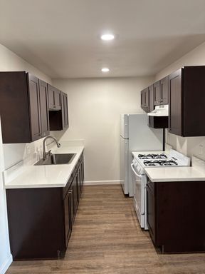 2 Bed, 1 Bath Apartment – photo 1
