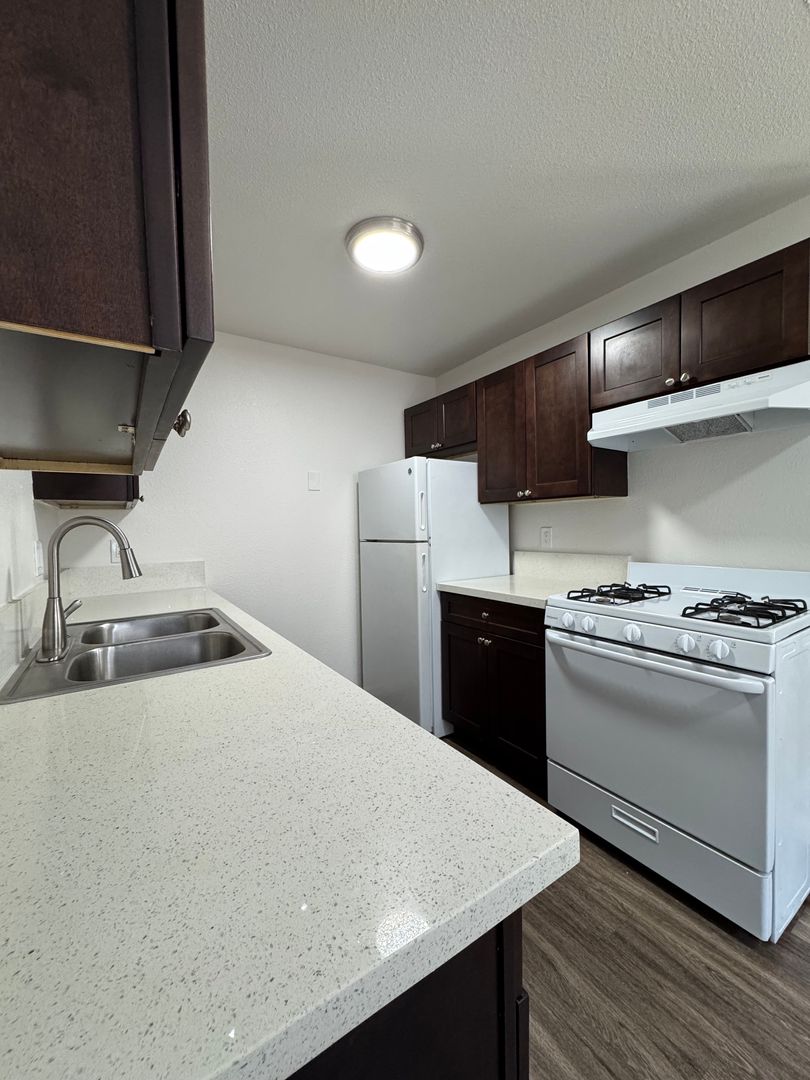 Imperial Beach Apartment: 1441 13th St