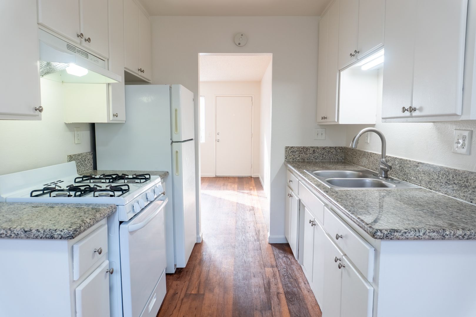 Imperial Beach Apartment: 1441 13th St