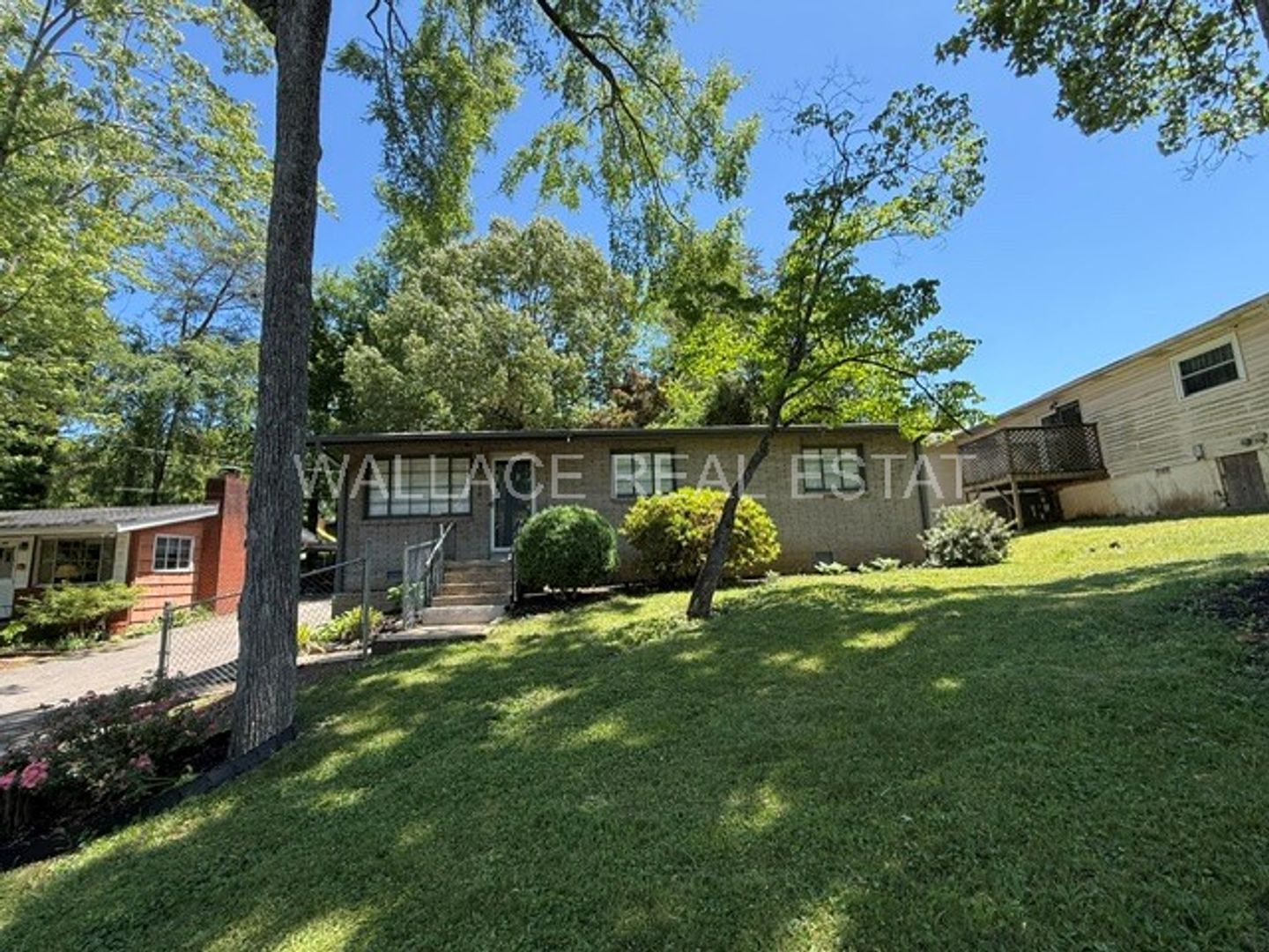 Knoxville House: 228 Tall Oaks Drive