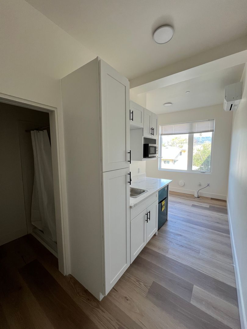 Berkeley Apartment: 2435 San Pablo Ave
