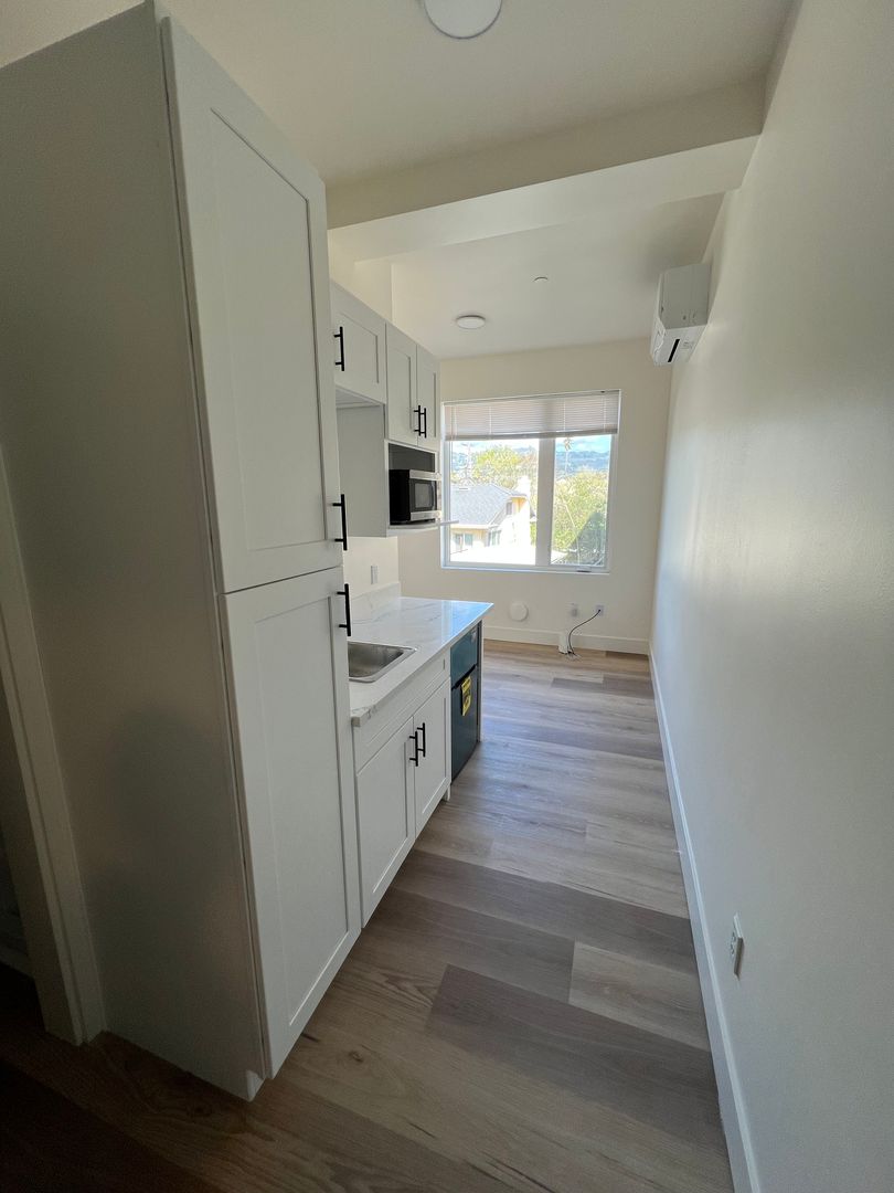 Berkeley Apartment: 2435 San Pablo Ave