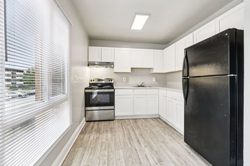 Spacious Two Bedroom Apartment Home Available in Prime Location!