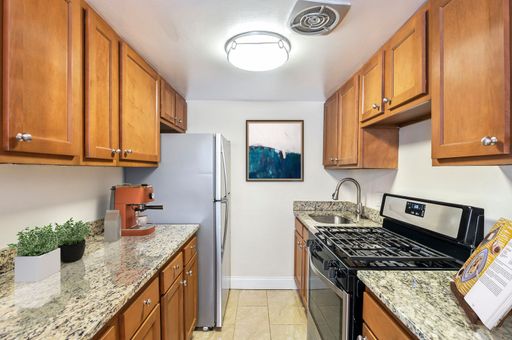 Spacious Two Bedroom Apartment Home Available in Prime Location!