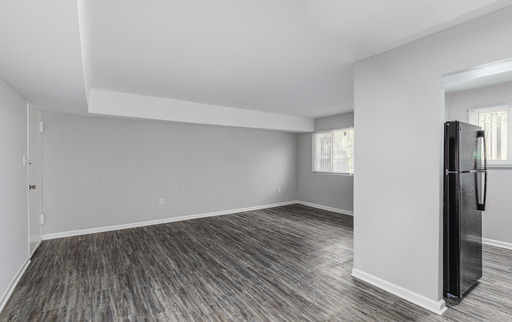 Spacious Two Bedroom Apartment Home Available in Prime Location! – photo 1