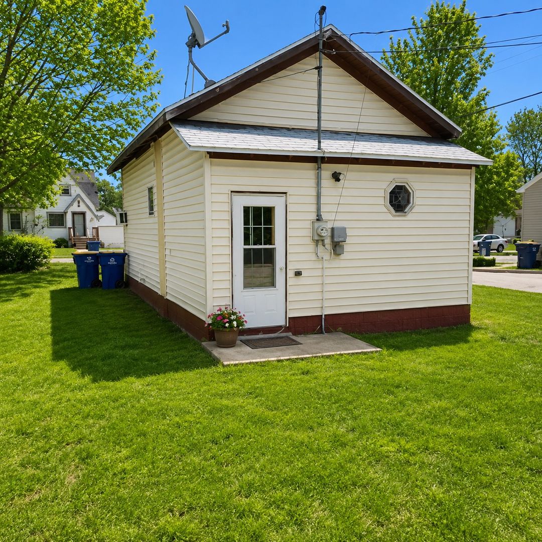 Merrill House: 204 N Court Street