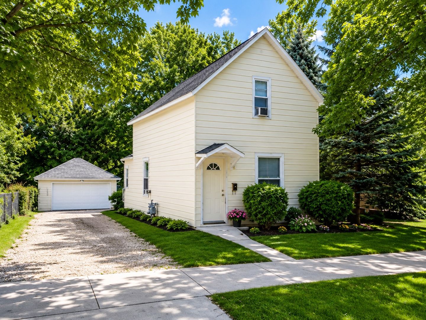 Wausau House: 122 Edwards Street
