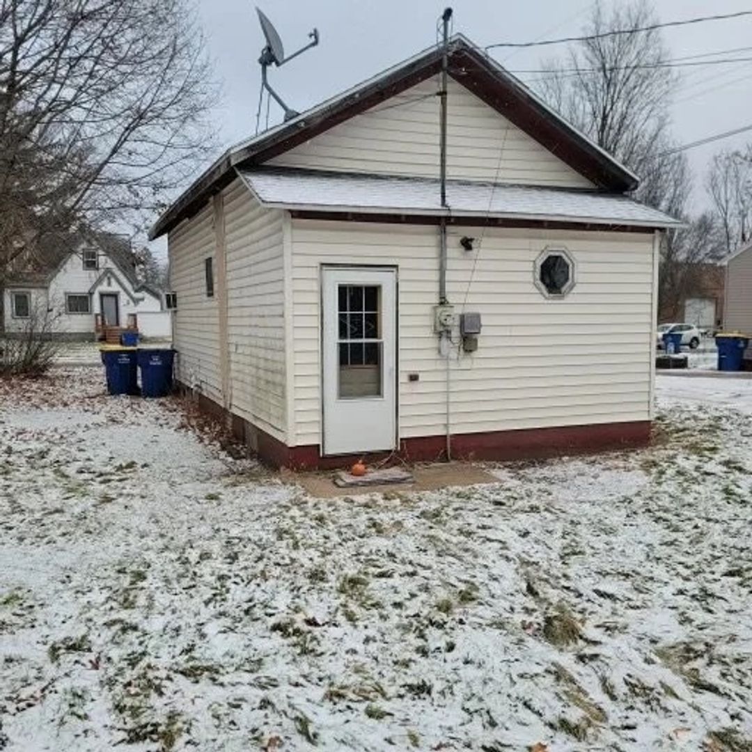 Merrill House: 204 N Court Street