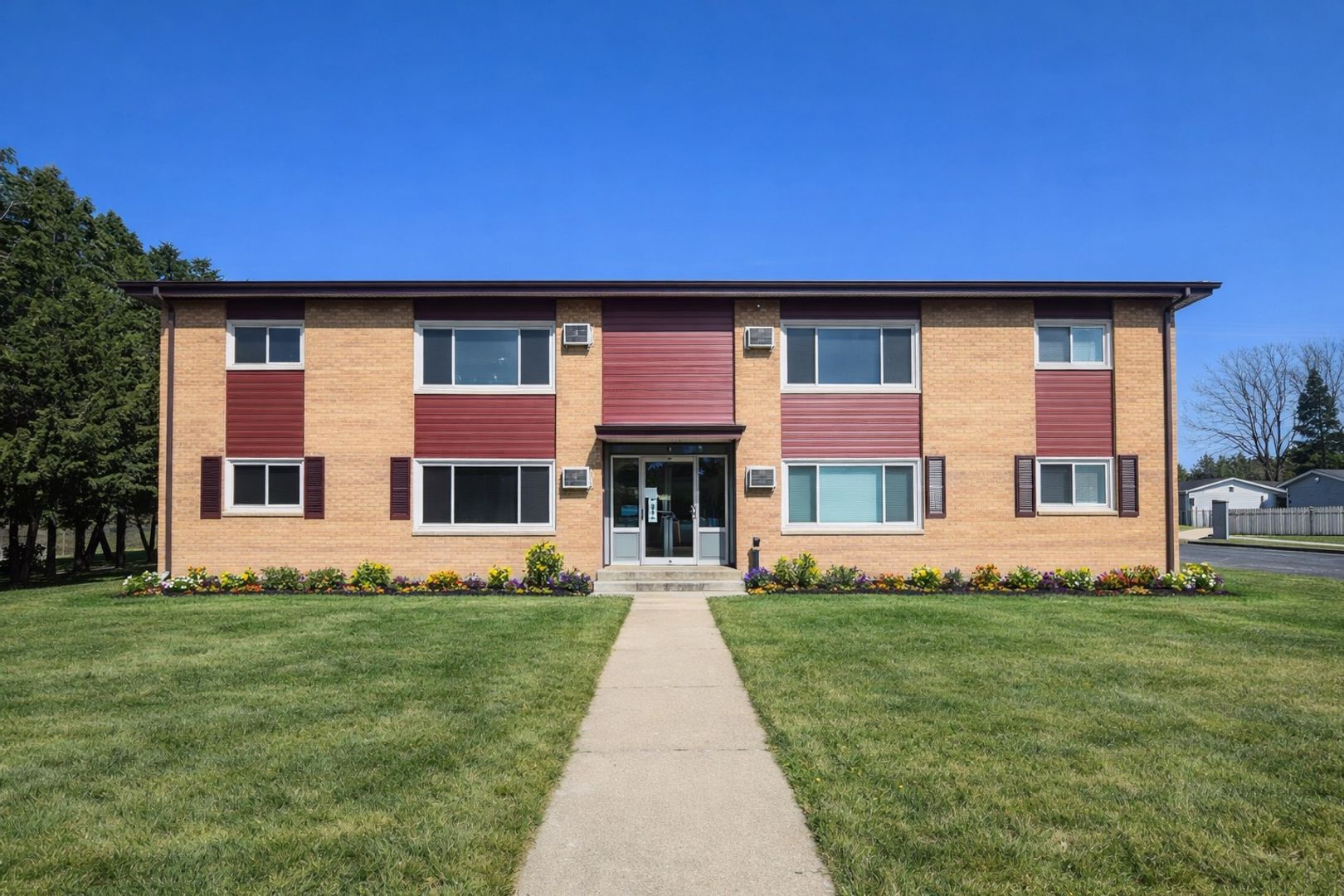 Schofield Apartment: 3614 Sternberg Avenue