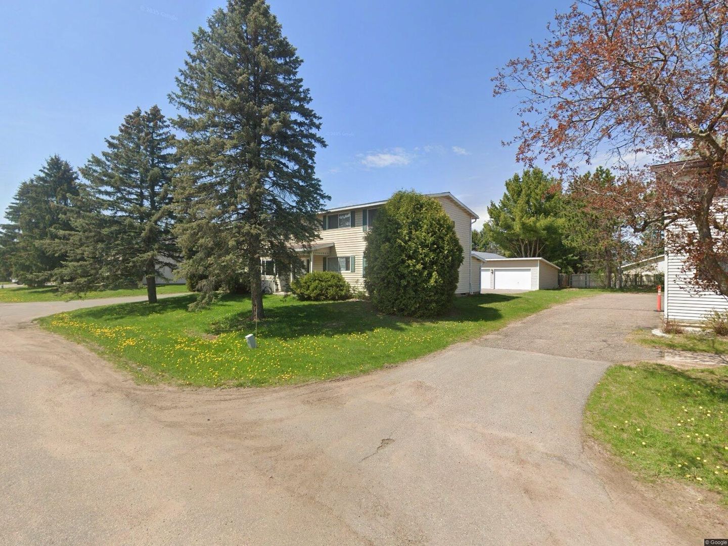 Schofield Apartment: 2310 Radtke Avenue