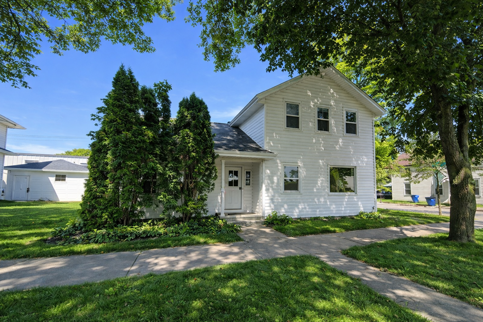 Wausau Apartment: 636 Kickbusch Steet