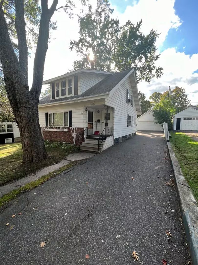 Wausau Apartment: 406 S 6th Avenue