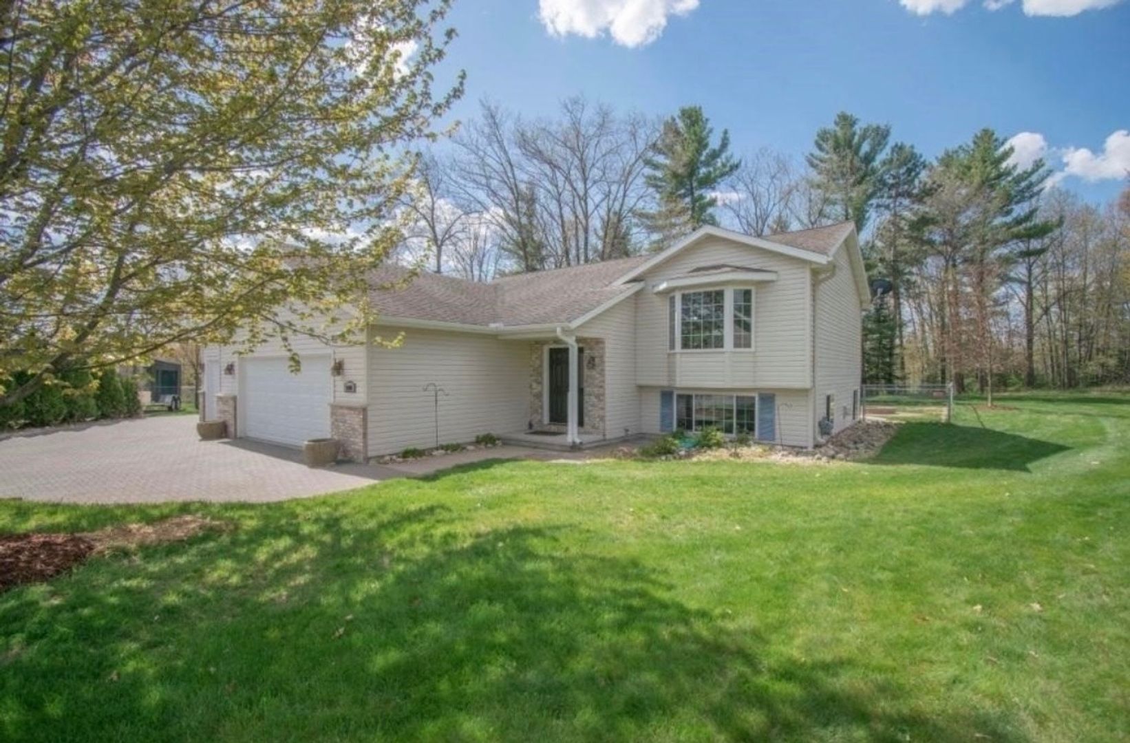 Rothschild House: 9408 Madelyn Ct
