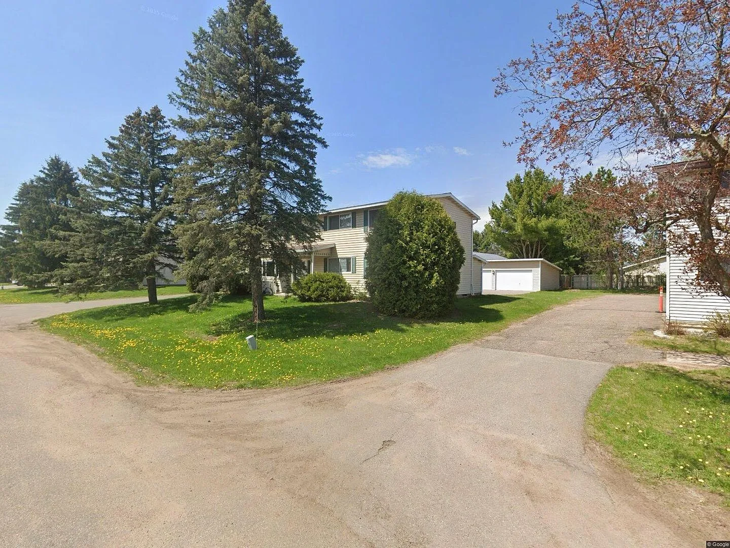 Schofield Apartment: 2310 Radtke Avenue