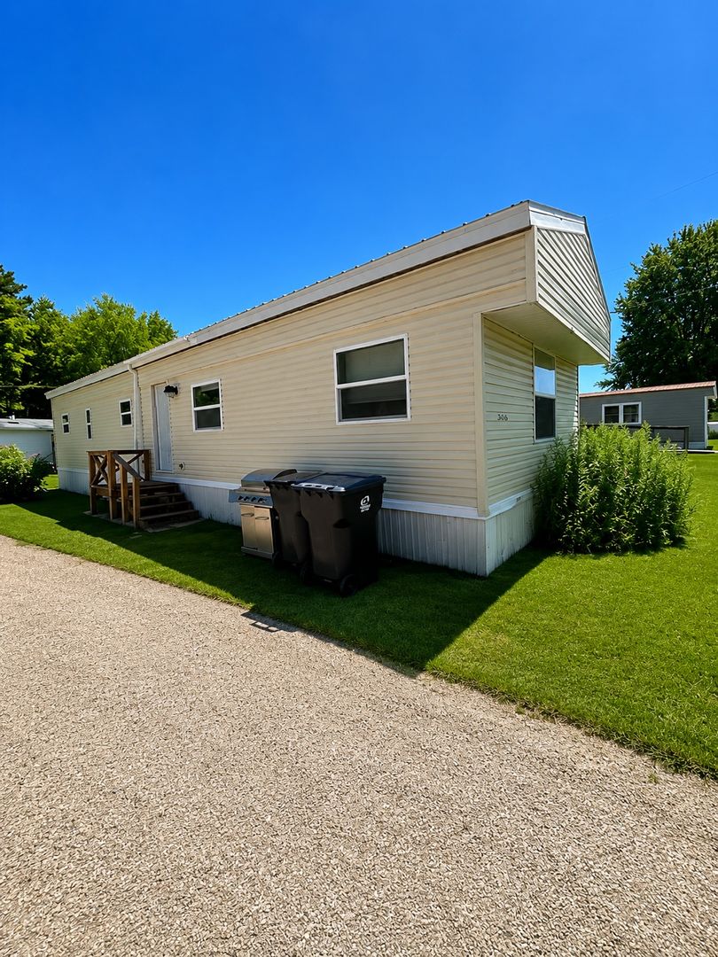 Pittsville House: 5420 A 4th Ave