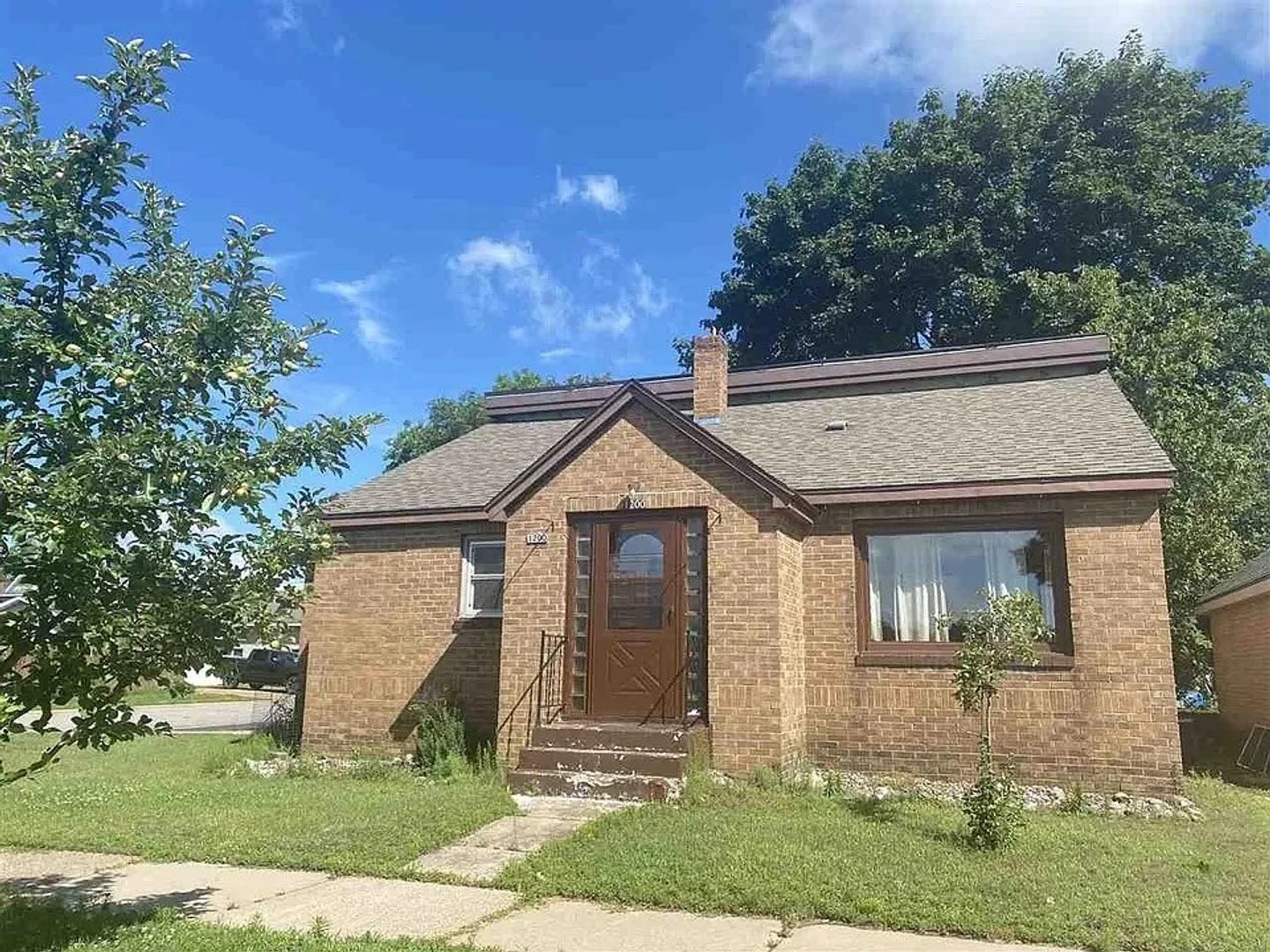 Merrill Apartment: 1200 E 2nd Street