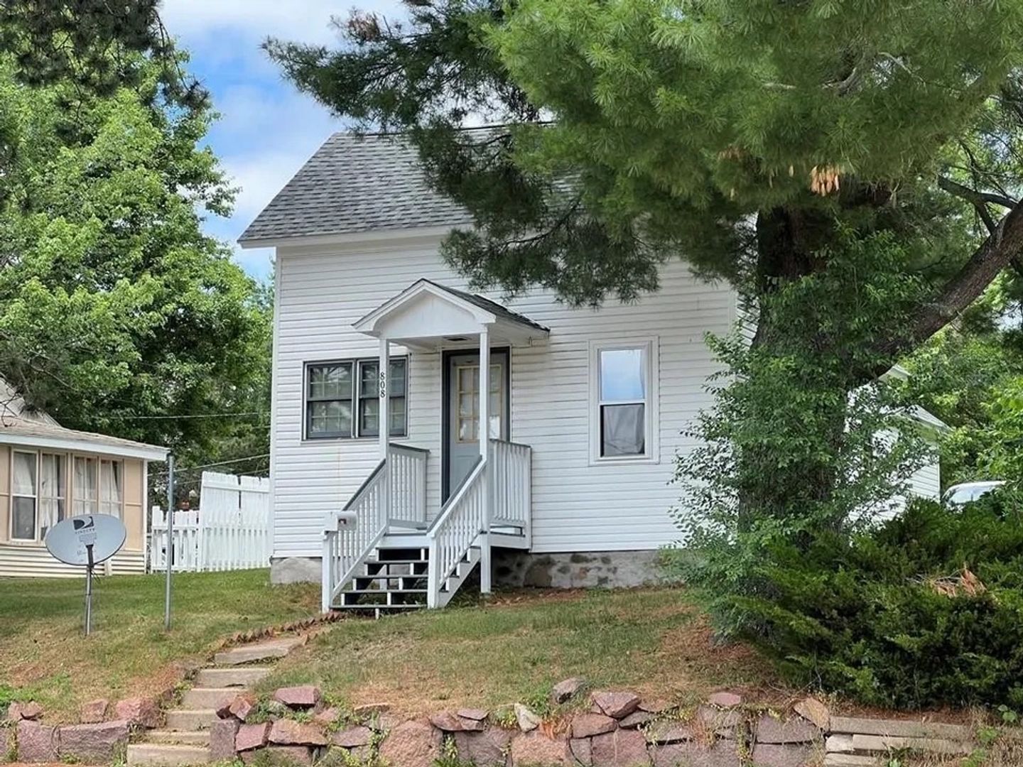 Merrill House: 808 Grand Avenue