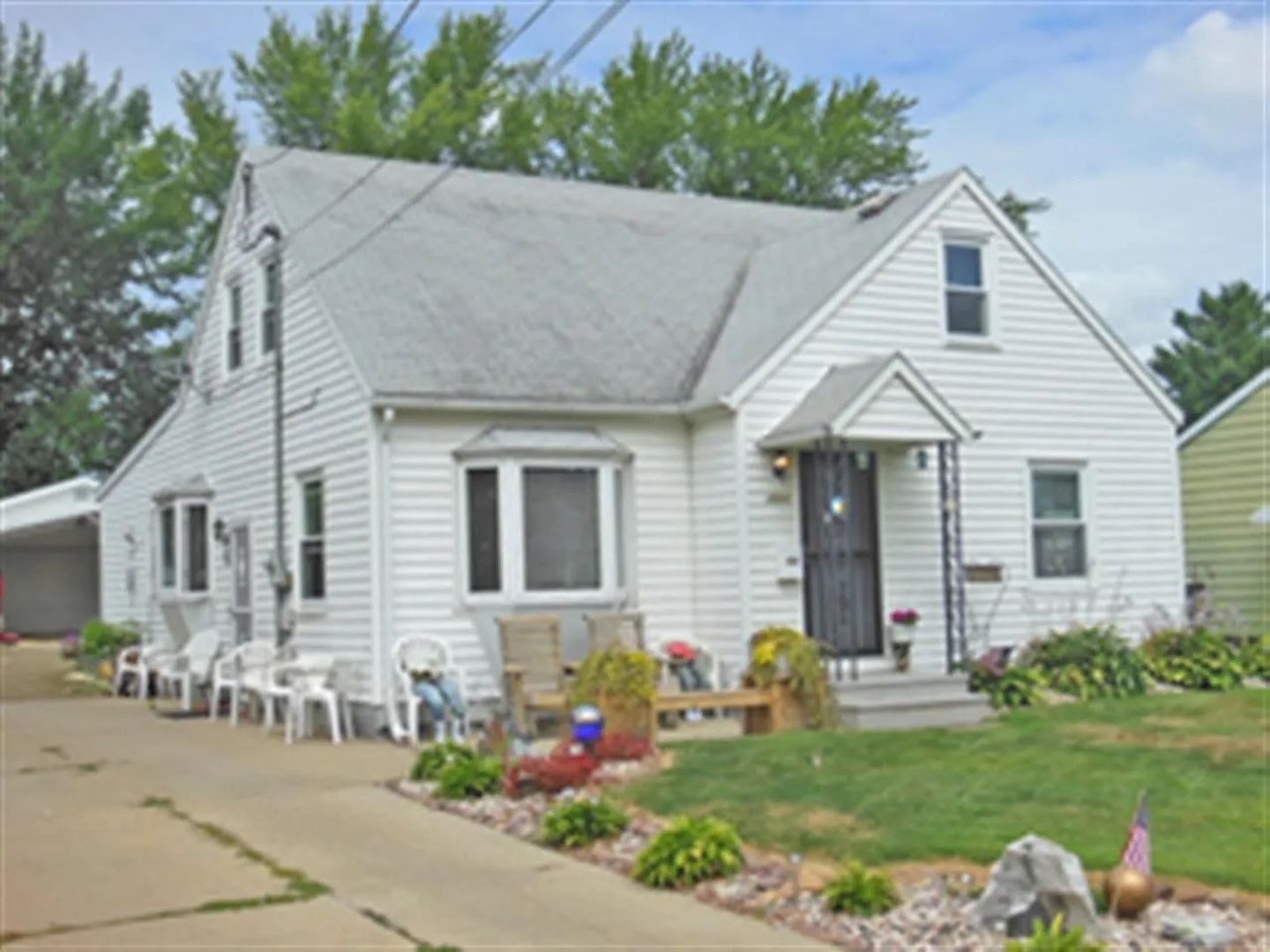 Marshfield House: 1502 S Chestnut Ave