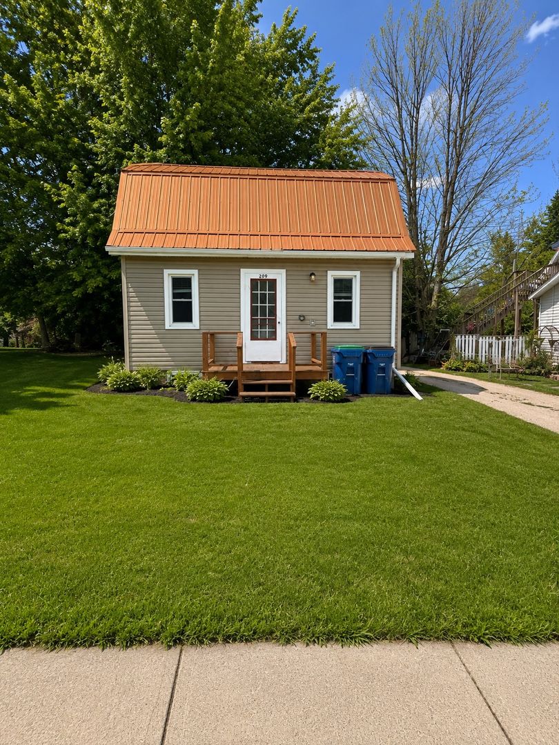 Tigerton House: 209 Pine Street