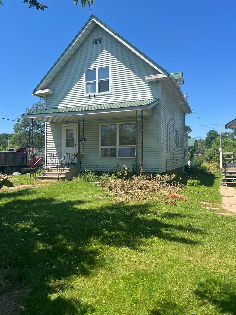 Marshfield House: 412 S. Peach
