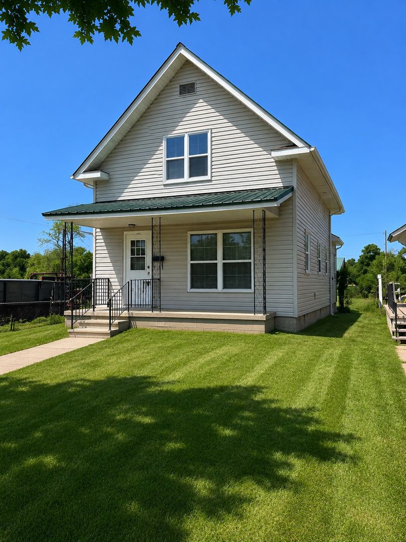 Marshfield House: 412 S. Peach