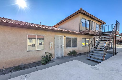 Nice Downstairs 2 Bedroom 1 Bathroom Unit – photo 1