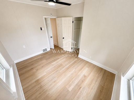 Listing photo thumbnail