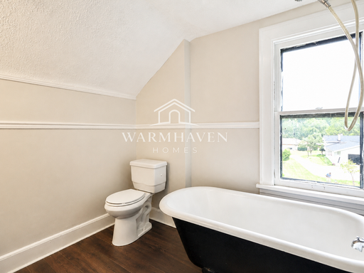 Listing photo thumbnail