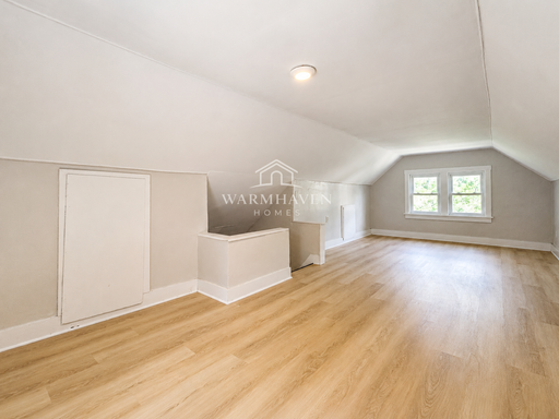 Listing photo thumbnail
